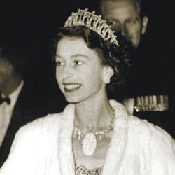 Altmann and Cherny Opals made a 203-carat opal necklace to present to Queen Elizabeth II during her visit to Australia in 1954.