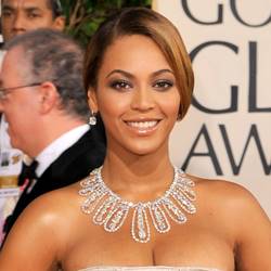 Singer Beyonce blings it up at the Oscars