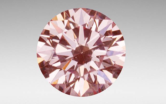 The GIA recently discovered an unusual flaw commonly associated with natural diamonds in a synthetic stone. Image courtesy: GIA