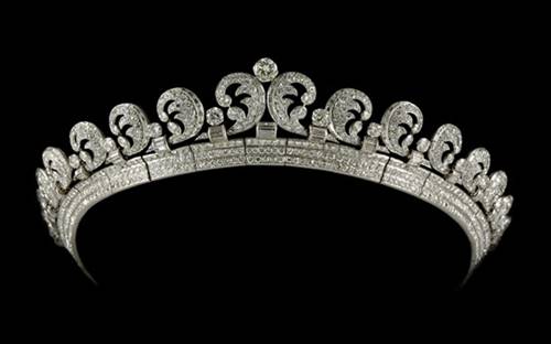 Queen Elizabeth’s ‘halo’ tiara is just one of the highlights of Cartier's current exhibition in Canberra