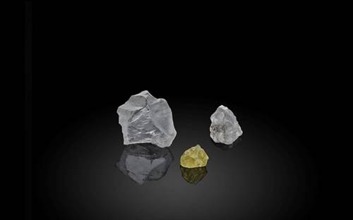 The ‘Altair of the Arctic’ and ‘Capella of the Arctic’–are a 59-carat white rough stone and a 28.8-carat yellow diamond