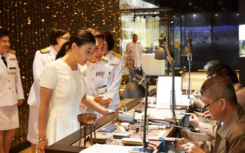 HRH Princess Sirivannavari Nariratana chaired the opening ceremony and then visited exhibitors