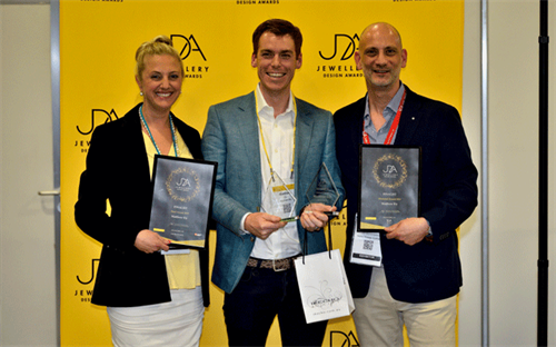 Young jeweller Matthew Ely (centre) won the Opal Award, presented by Ikecho’s Erica Miller (left), and the Diamond Award, presented by Steve der Bedrossian of SAMS Group Australia (right). Image credit: Orlando Sydney Event Photography