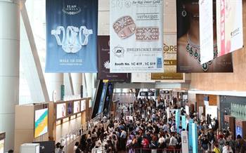 Attendees queue to enter the September 2019 Hong Kong Jewellery & Gem Fair, which took place last week.