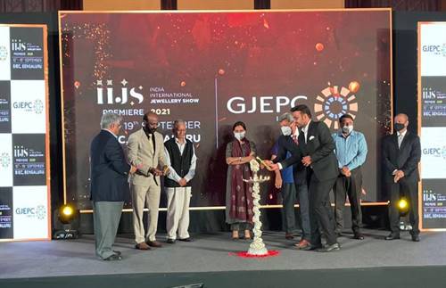 The India International Jewellery Show (IIJS) Premiere 2021 was held in Bengaluru in September, attracting 21,000 visitors. Image: Dignitaries launch the IIJS Premiere 2021