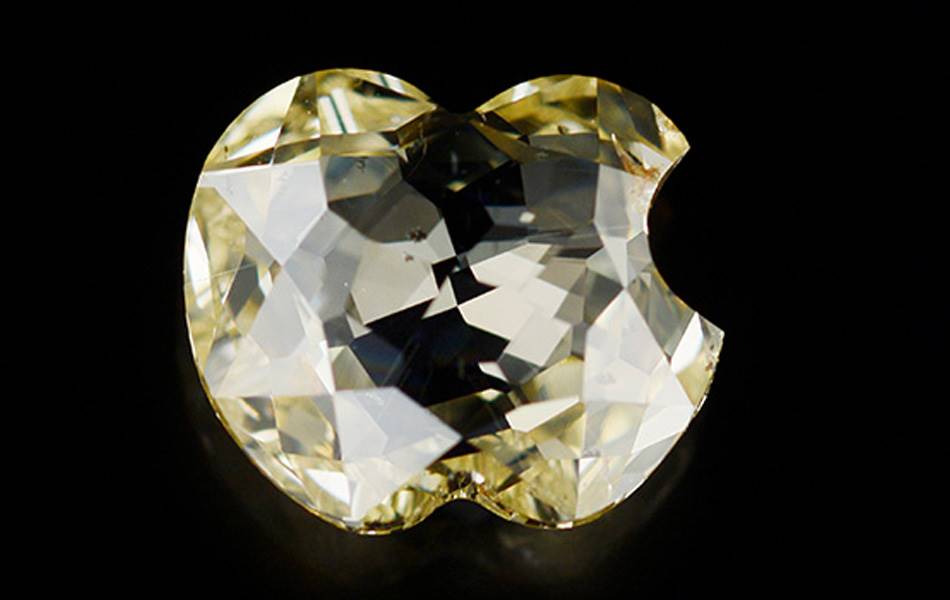 A 1.13 ct fancy-yellow diamond recently submitted for grading to the GIA resembles the iconic Apple logo. Source: Diego Sanchez.