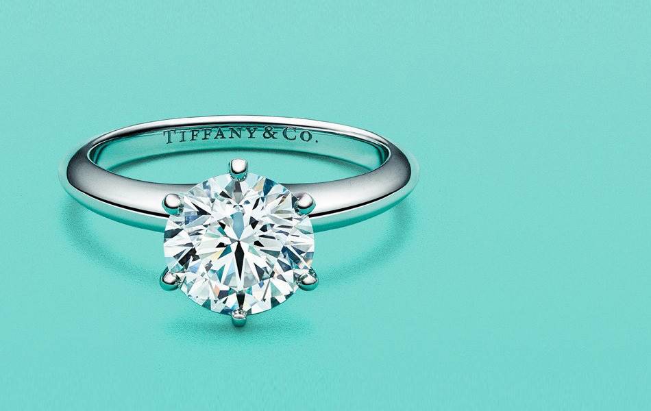 Tiffany & Co’s decision to suspend its purchase of Russian diamonds is the latest divide to form between the retail and manufacturing sectors of the diamond industry.