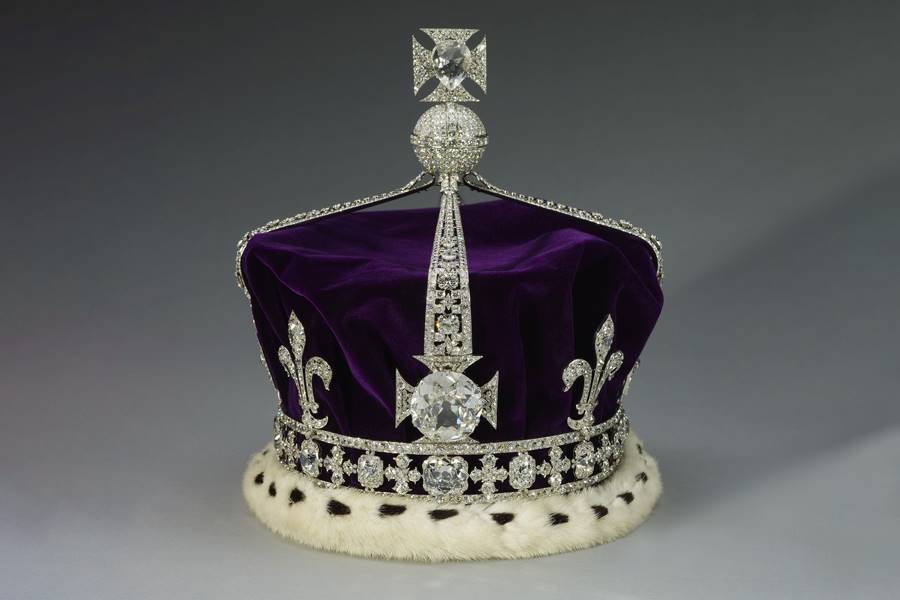 The Queen Mother’s Crown is decorated with more than 2,800 diamonds, the most significant of all being the 105-carat Koh-i-Noor, positioned in the middle of the front cross. Source: rct.co.uk