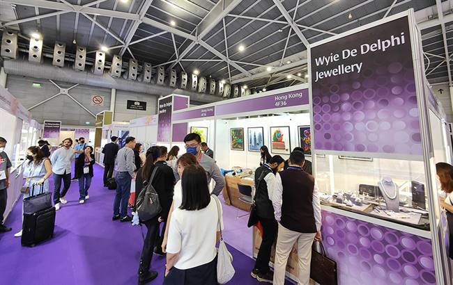 Jewellery & Gem World Singapore 2022: The halls were filled with exhibitors for services, equipment and finished jewellery. Image: Informa