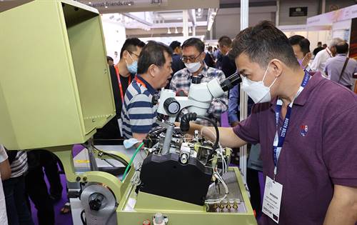 Jewellery & Gem World Singapore 2022: The halls were filled with exhibitors for services, equipment and finished jewellery. Image: Informa