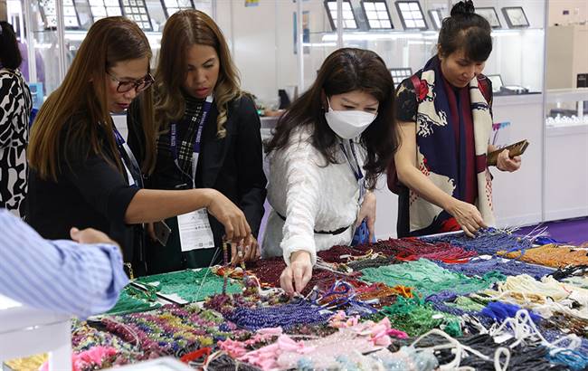 Jewellery & Gem World Singapore 2022 – Image: Informa