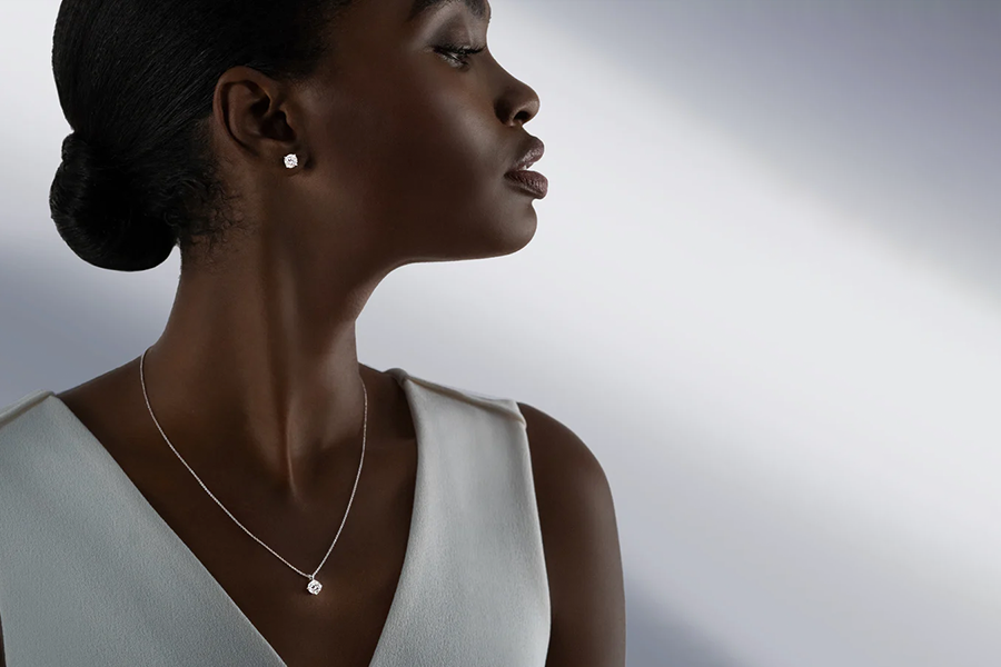 De Beers completed $US540 million ($AU805 million) in sales which was a modest decrease from $US566 million ($AU843 million) in the third sales period of the past year. | Source: Lightbox Jewelry