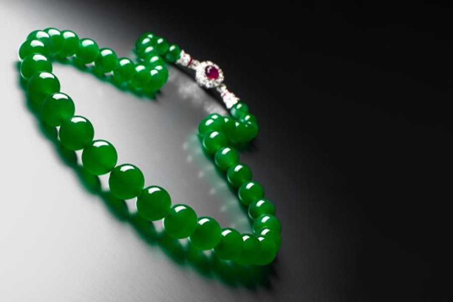 Sotheby’s hosted the 50th Anniversary Luxury Evening auction on 5 April, and of note was the sale of the Emperor’s Treasure, a jadeite, ruby, and diamond necklace for a return of $US7.8 million ($AU11.6 million)– comfortable exceeding the pre-auction estimate of $US5 million. | Source: Sotheb