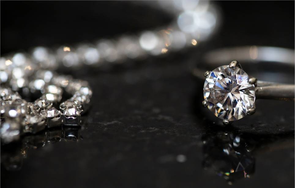 The report from Glitz.Paris alleged that the De Beers’ Forevermark brand conducted more than 100 transactions involving Russian diamonds destined for the US market. | Source:Shutterstock