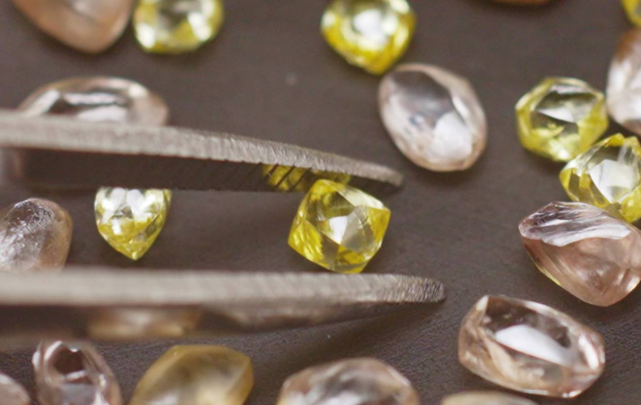 The combined value of jewellery and diamond sales declined by 11.2 per cent. In the first half, unit sales have decreased by 5.9 per cent. | Source:DeBeers Group