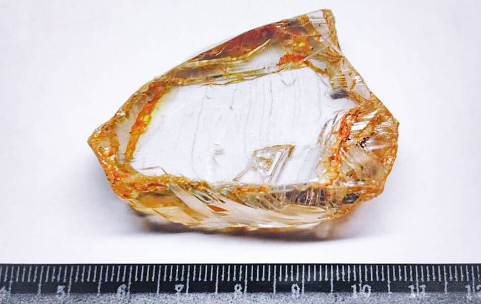 The Alrosa 390.7-carat diamond found at the Mayat mine in Yakutia. | Source: Alrosa