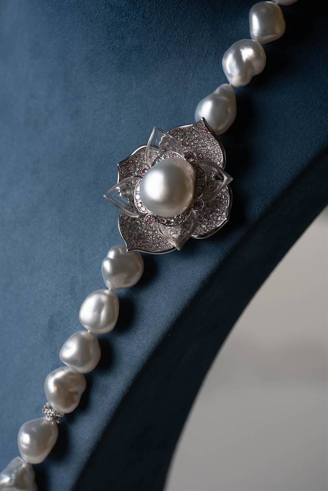 The Keshi pearl strand and individual Keshi in the diamond ‘lotus’ brooch were sourced from off the coast of Broome.