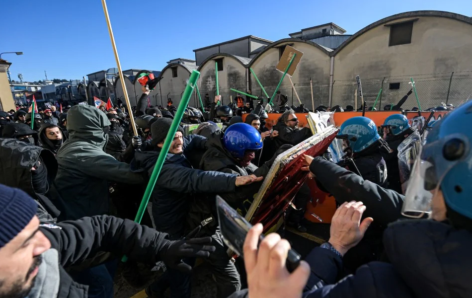 Hundreds of demonstrators planned a march opposing the presence of Israeli exhibitors at Vicenzaoro January. | Source: Piero CRUCIATTI / AFP