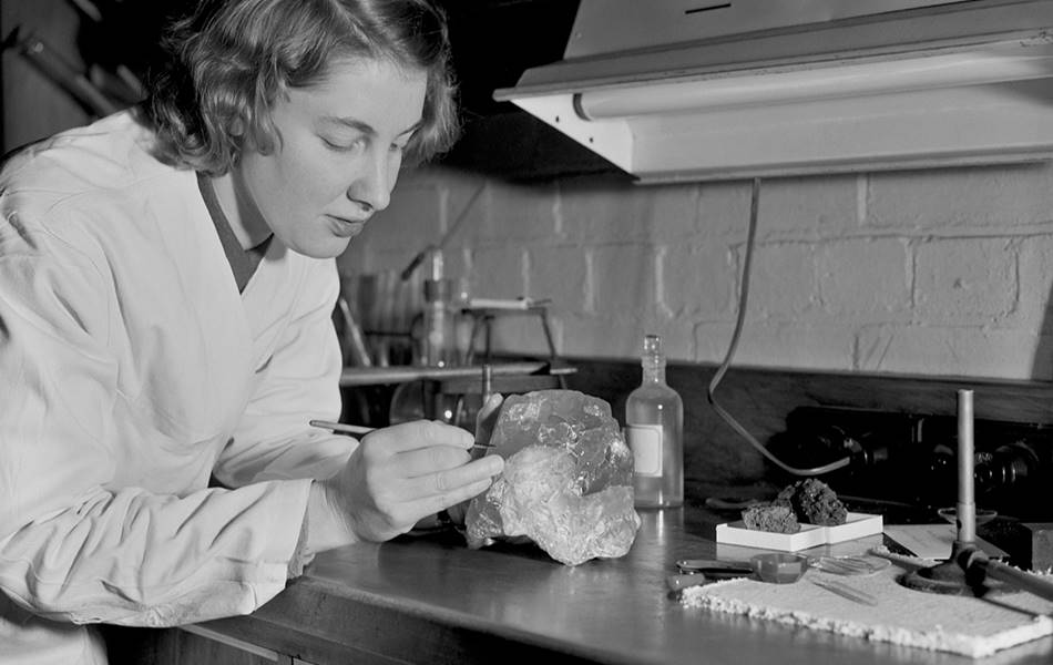 Sylvia Whincup numbers a crystal topaz from the National Museum of Victoria in Melbourne. | Source: National Archives