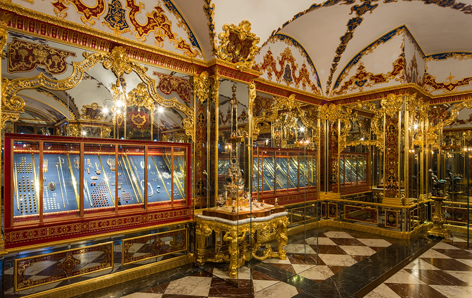 Nearly five years after millions of dollars worth of jewellery was stolen from a museum in Germany, a significant portion of the collection is once again on display. | Source: Saxony Tourism/Staatliche Kunstsammlungen Dresden