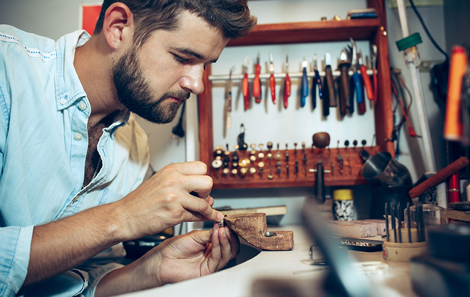 With 250 Facebook members in just a few months, the Young Jewellers Group is set to launch a dedicated website for apprentice and student jewellers. | Source: Freepik