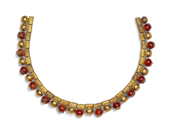 An anonymous scholar noticed similarities between the necklace in Boston and similar jewellery found at Turkey.