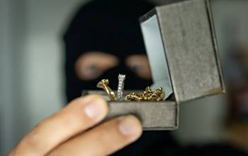 Jewellery retailers in the US have been warned to remain vigilant amid a wave of sophisticated burglaries. | Source: Brooklyn Paper/Envato Elements