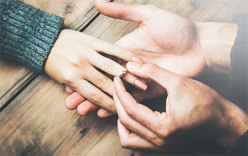 In what’s been described as a ‘landmark ruling’, a state court in the US has ordered a bride-to-be to return a diamond engagement ring to her former fiancé. | Source: Adobe Stock