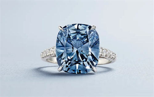 A fancy colour blue diamond is expected to turn heads at an upcoming auction in New York City, entering the sale with an eye-opening presale estimate. | Source: Robb Report