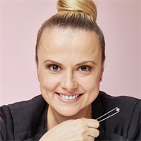 Anna Cisecki - Australian Diamond Portfolio director and new DDCA Board Member. Her website is using the GIA logo for marketing purposes without approval or authorisation.