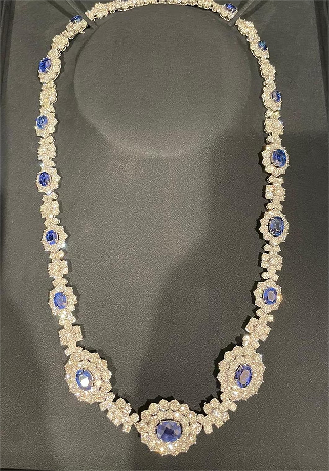 A stolen unique Van Cleef & Arpels platinum necklace, made in 1978. Image: Metropolitan police/PA