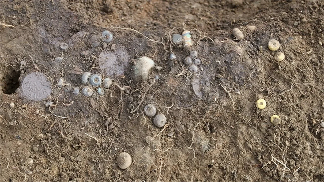 Pieces of jewelleries consisting of over 40 beads and 11 silver coins.