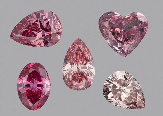 Ronald Winston has donated the Winston Fancy Colour Diamond Collection to the Smithsonian Institute.