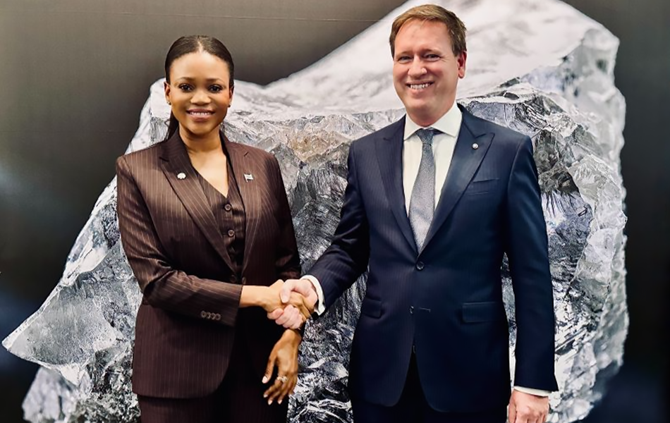 After a lengthy negotiation period, the De Beers Group and the government of the Republic of Botswana have signed a 10-year sales agreement. | Source: Al Cook