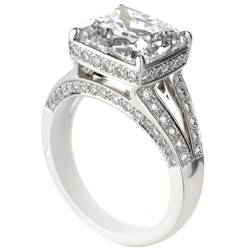 Cushion cut diamond ring