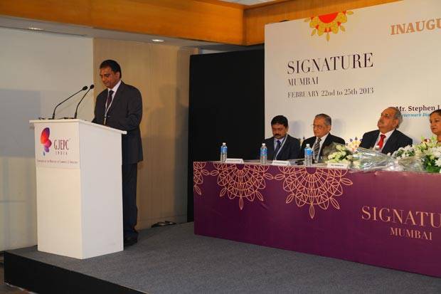 Mr. Vipul Shah making an address at the IIJS Signature 2013 press conference