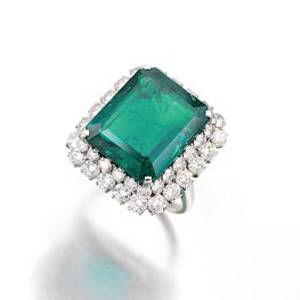 This Bulgari emerald and diamond ring sold for just over its guide price CHF 173,000 (A$182,300)