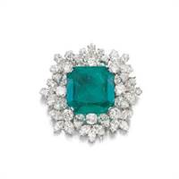 This Bulgari emerald and diamond brooch, weighing 27.57-carats, sold for CHF 877,000 (A$925,000)