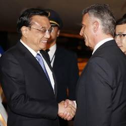 Chinese premier Li Keqiang signed the framework for the deal during an official visit to Switzerland. Pictured here with Swiss vice president and foreign minister Didier Burkhalter. Image: News.CN