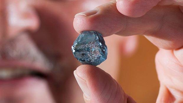 The 29.6-carat uncut blue diamond in scale