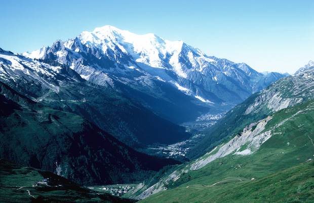 Jewellery believed to have belonged to plane crash victims was discovered on Mont Blanc