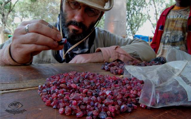 Renowned international field gemmologist Vincent Pardieu will be touring Australia's gem fields. Source: fieldgemology.org