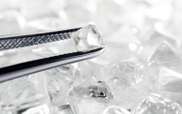 De Beers' diamond production and sales volumes dropped in the second quarter