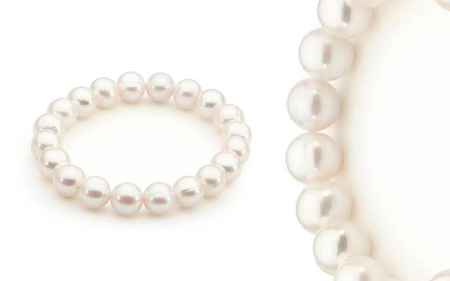 Ikecho Pearl Company's stretch fit pearl bracelet