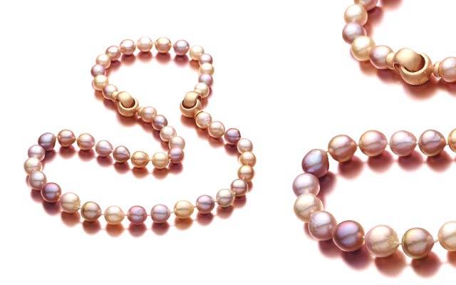 Pearl Perfection's detachable necklace and bracelet set