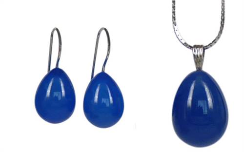 Moorejewels' blue agate pendant and earrings