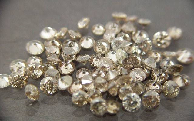 De Beers has downgraded its 2016 production outlook and announced a number of operational changes