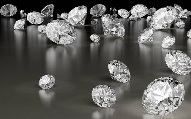 The head of De Beers says that though polished diamond prices are starting to stabilise, the diamond trading environment continues to be "delicate"