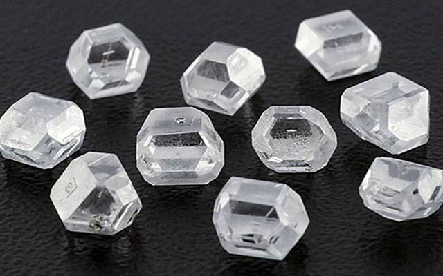 The GIA has developed a melee synthetic screening device and forecast an increase in HPHT diamonds. Image courtesy: <a href="http://www.gia.edu/gems-gemology/spring-2016-gemnews-large-colorless-hpht-synthetic-gem-diamonds-china" target="_blank">GIA/Jianxin (Jae) Liao</a>