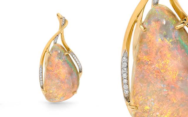 Opals Australia’s light opal pendant